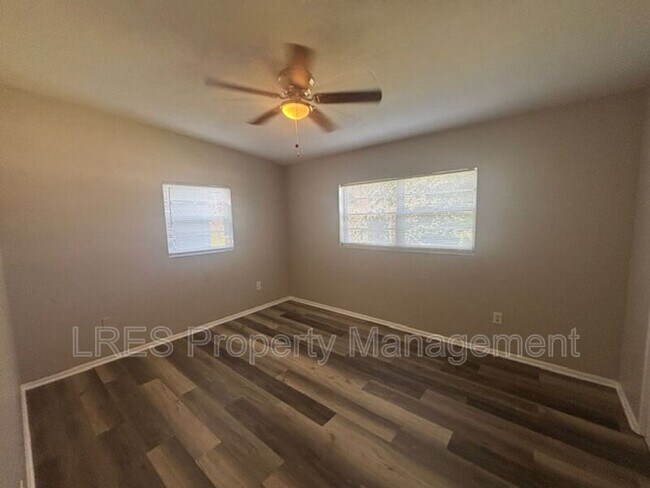 Building Photo - 314 Nanette Dr