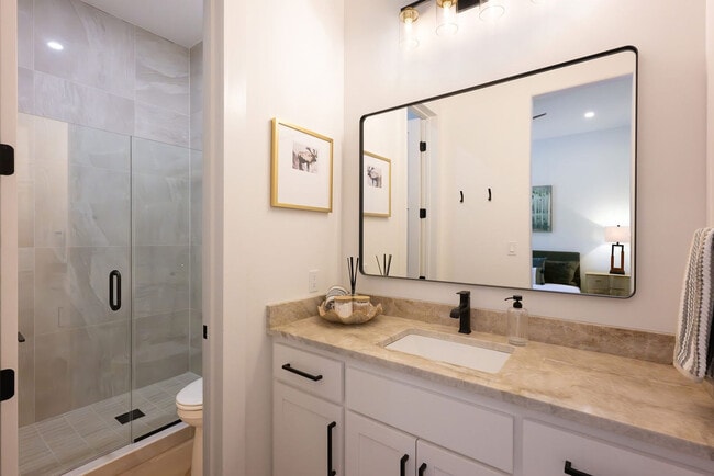 Building Photo - 3373 Mountain View Blvd