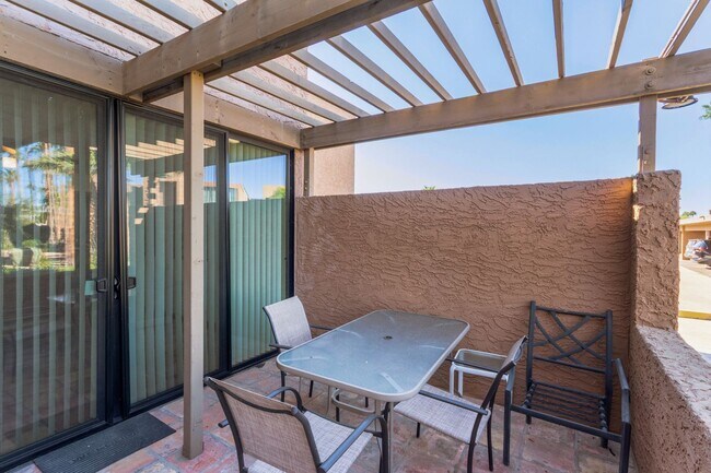 Building Photo - RESORT Style FULLY-FURNISHED Condo in Paradise Valley - 4 bedroom / 2.5 bath