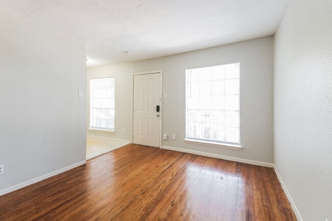 Interior Photo - 5317 Junius