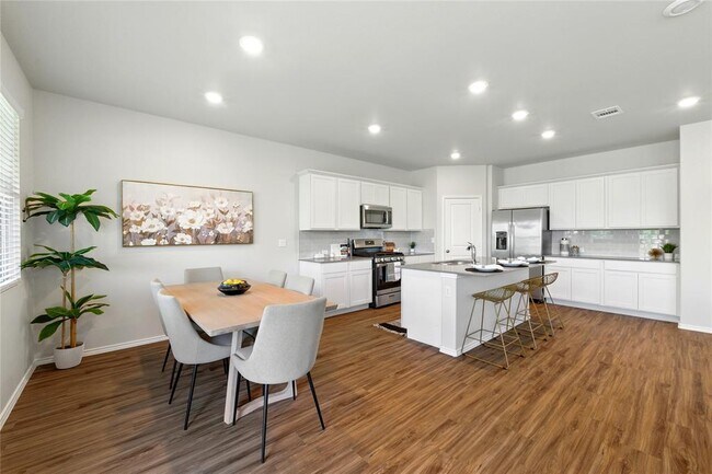Building Photo - 10207 Buster Dr