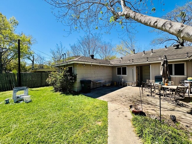 Building Photo - 421 S Belknap St