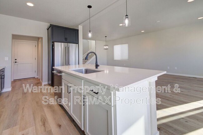Building Photo - 462 Blanket Flower St