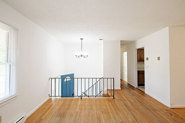 Building Photo - Move-in Ready Northern Albemarle County Home