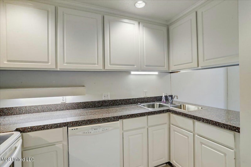 Building Photo - 200 Woodgreen Dr