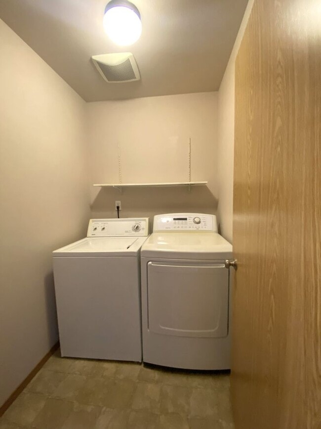 Building Photo - 3 Bed 2 Bath Home for Rent!