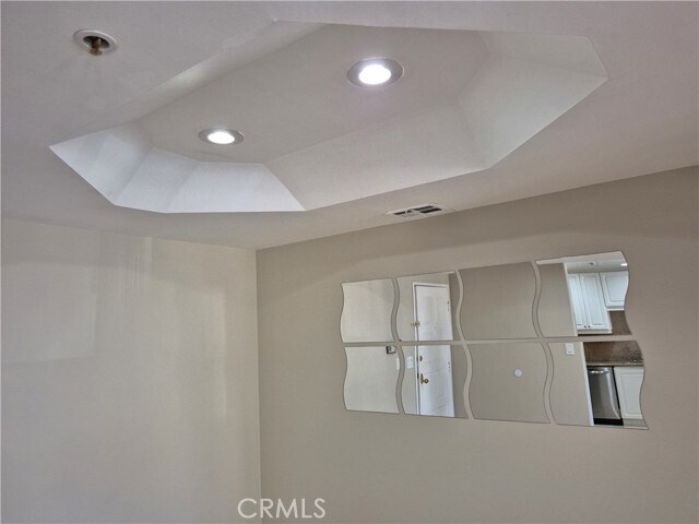 Building Photo - 335 S Sierra Madre Blvd