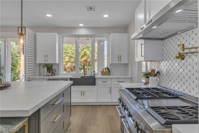 Building Photo - 8848 Rainbow Ridge Dr