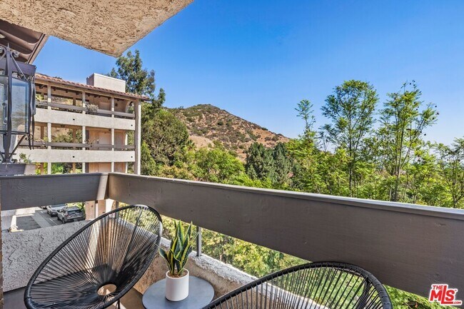 Building Photo - 2700 Cahuenga Blvd