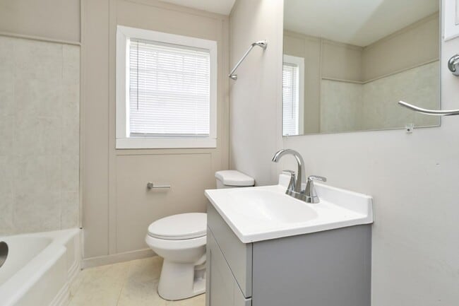 Building Photo - Stunning 4BR Renovation in Bessemer – Be the First to Live Here