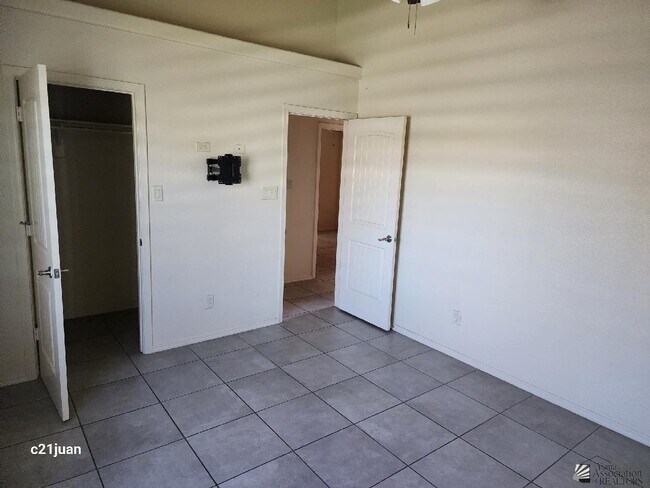 Building Photo - 3988 E Hoyos St