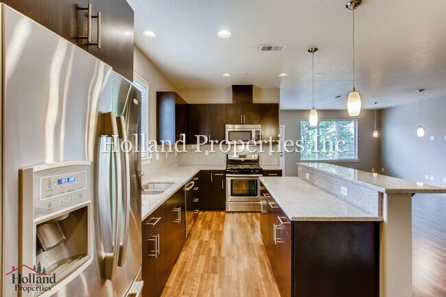 Building Photo - 7903 NE Rockne Way