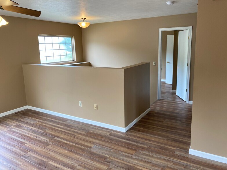 Primary Photo - 1293 Redpine Way