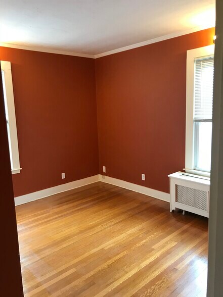Building Photo - 552 Townsend Ave