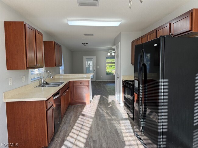 Building Photo - 4311 NE 23rd Pl