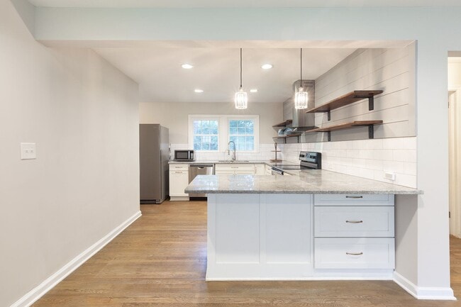 Building Photo - Renovated 3/2 w/ Fenced In Backyard and Courtyard!