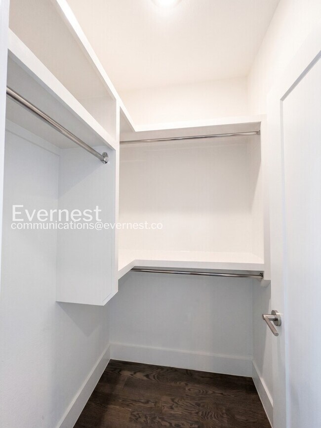 Building Photo - 915 Delmas Ave