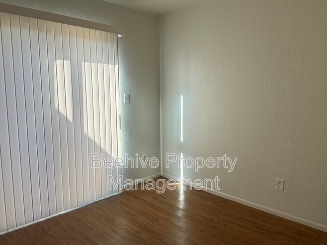 Building Photo - 1342 W Emerald Ave