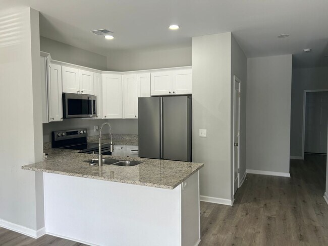 Building Photo - $1995  a Month For Lovely Duplex in Historic Melrose Heights