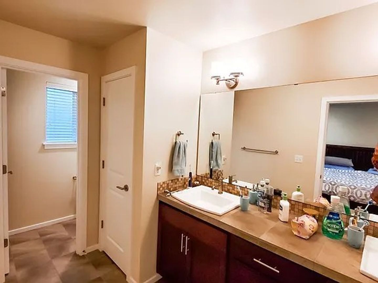 Building Photo - Beautiful Bothell Townhome