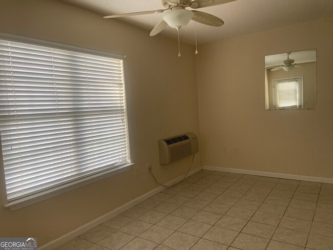 Building Photo - 105 Luster Ct