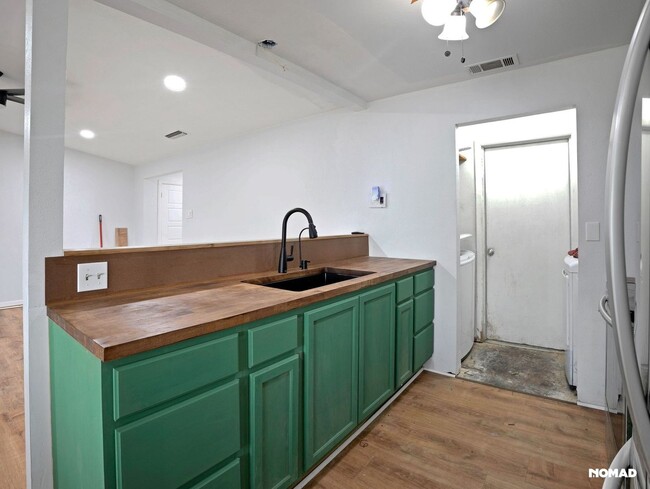 Building Photo - Charming 4BR House in Lancaster