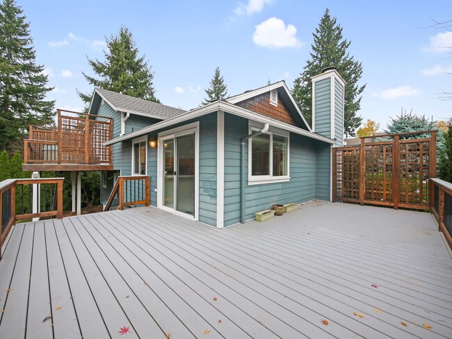Building Photo - 3 Bed and 2 Bath Stunning Family Home is A...