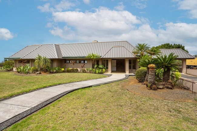 Building Photo - Contemporary Home in Gated Community