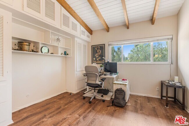 Building Photo - 6249 Green Valley Cir
