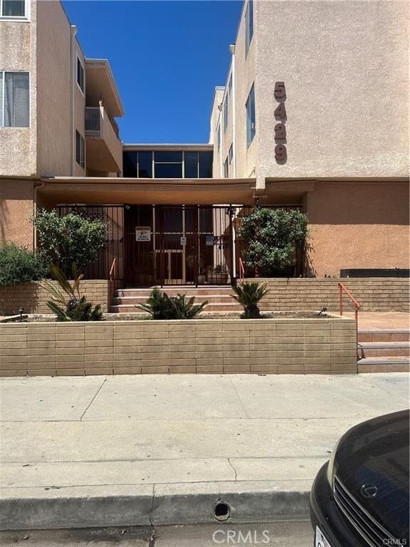 Primary Photo - 5429 Newcastle Ave