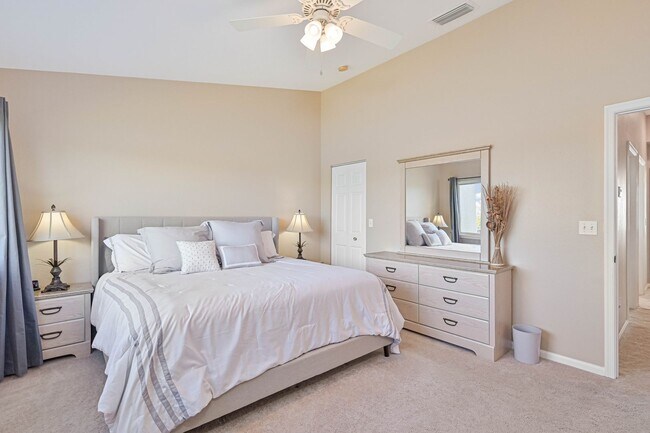Building Photo - NOW AVAILABLE - Cozy Townhome w/ 1 Car Garage in Fort Myers!