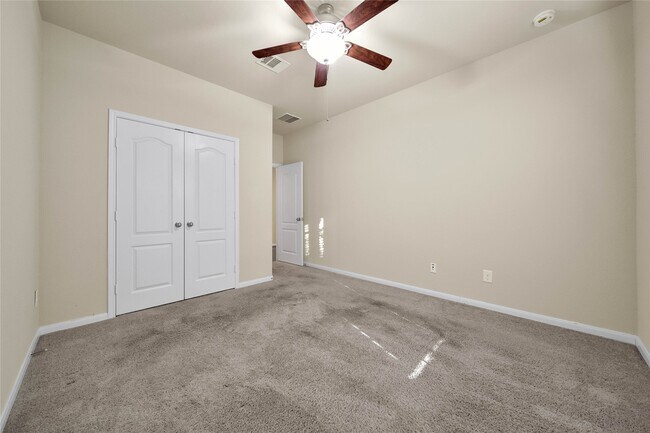 Building Photo - 25208 Forest Ledge Dr