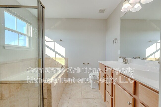 Building Photo - 2704 Orleans Dr