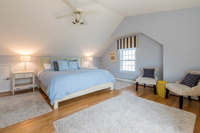 Vaulted ceiling in master bedroom - 10 Myrica Ave