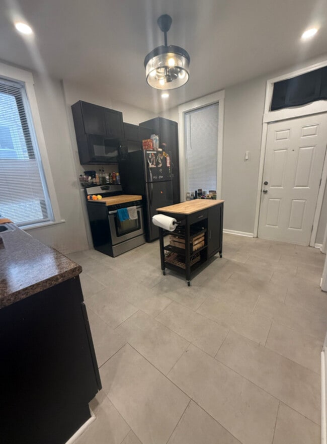 Building Photo - 1649 W Garfield Blvd