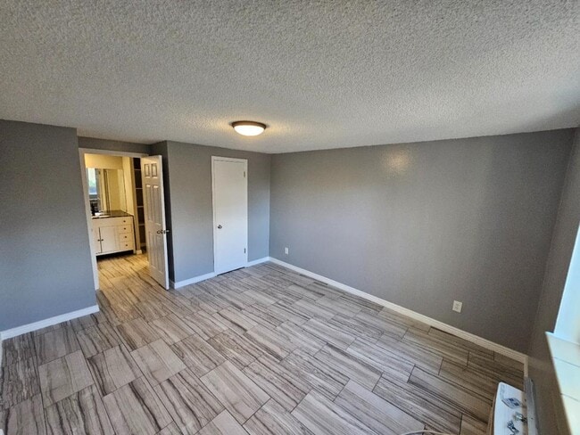 Building Photo - 1302 S Parker Rd