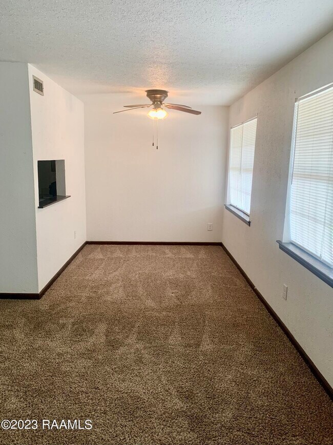 Building Photo - 600 Rim Rd