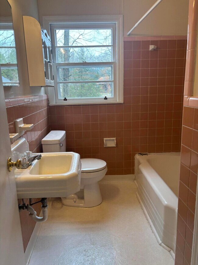 Building Photo - 232 Pinckney St