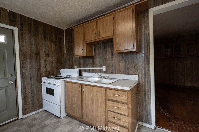 Building Photo - "Charming 1-Bedroom Retreat in Kokomo – Co...