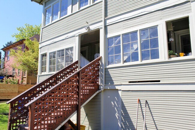 Building Photo - 3628-3634 SE Milwaukie Ave