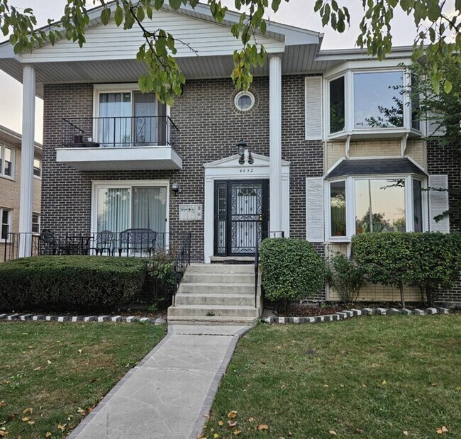 Building Photo - 4652 Custer Ave