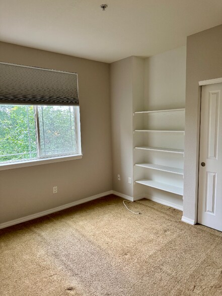 Building Photo - 804 Summer Hawk Dr