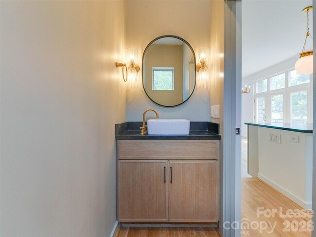 Building Photo - 1174 Park West Dr