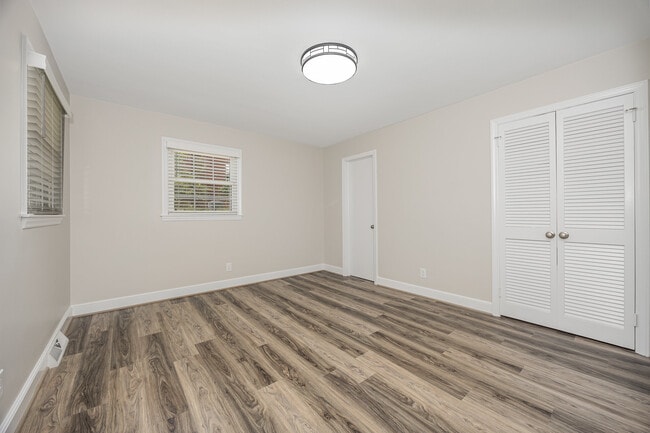Building Photo - 3900 Sedgegrove Rd