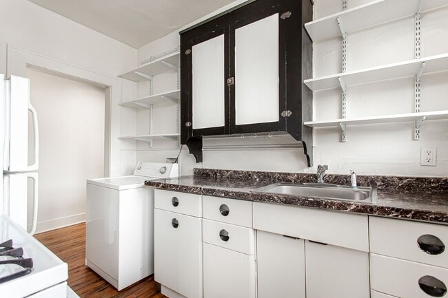 Building Photo - 1 Bedroom, 1 Bath Apartment - East Dallas