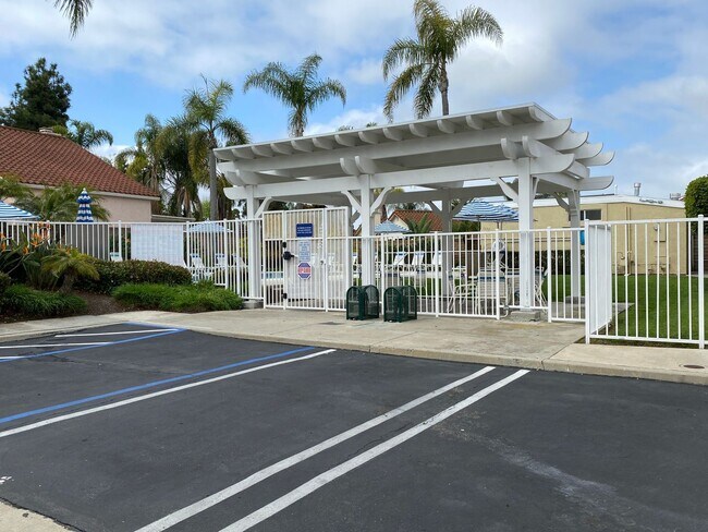 Building Photo - Beautiful Single Story Home in Shadow-Ridge!