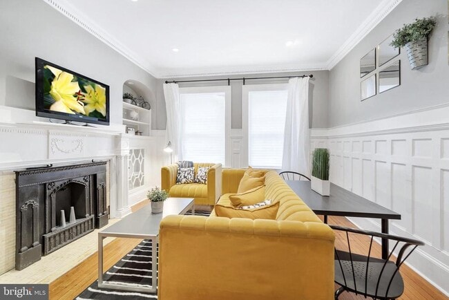 Building Photo - 2134 Locust St