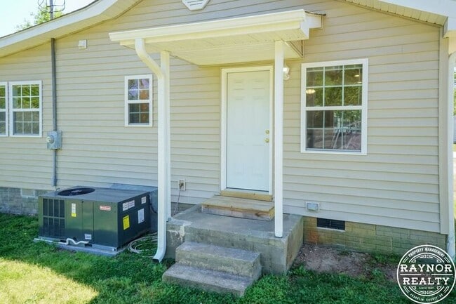 Building Photo - 201 Smith Dr