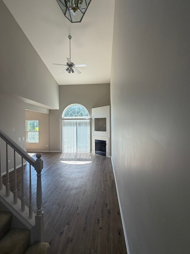 Building Photo - 2503 Oak Tree Ln