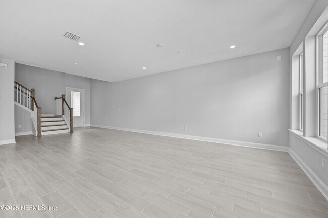 Building Photo - 27 Oak Pk Dr